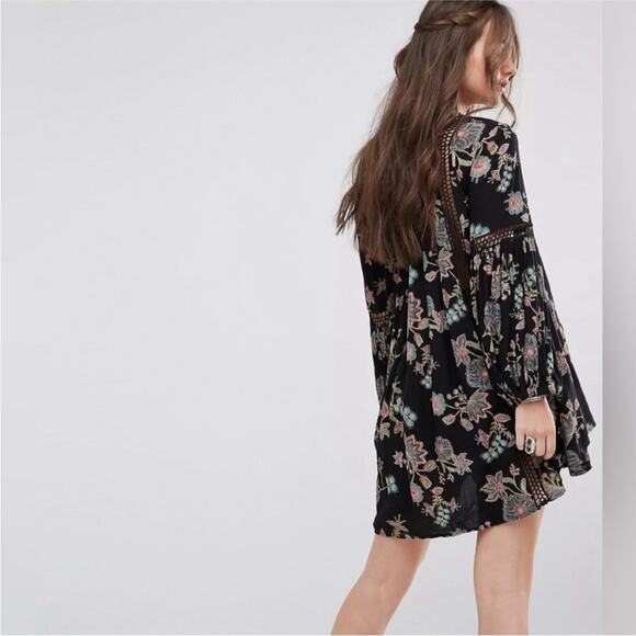 Free People Just the Two of Us Boho Crochet Lace Black and Pink Floral Tunic S - Picture 4 of 12